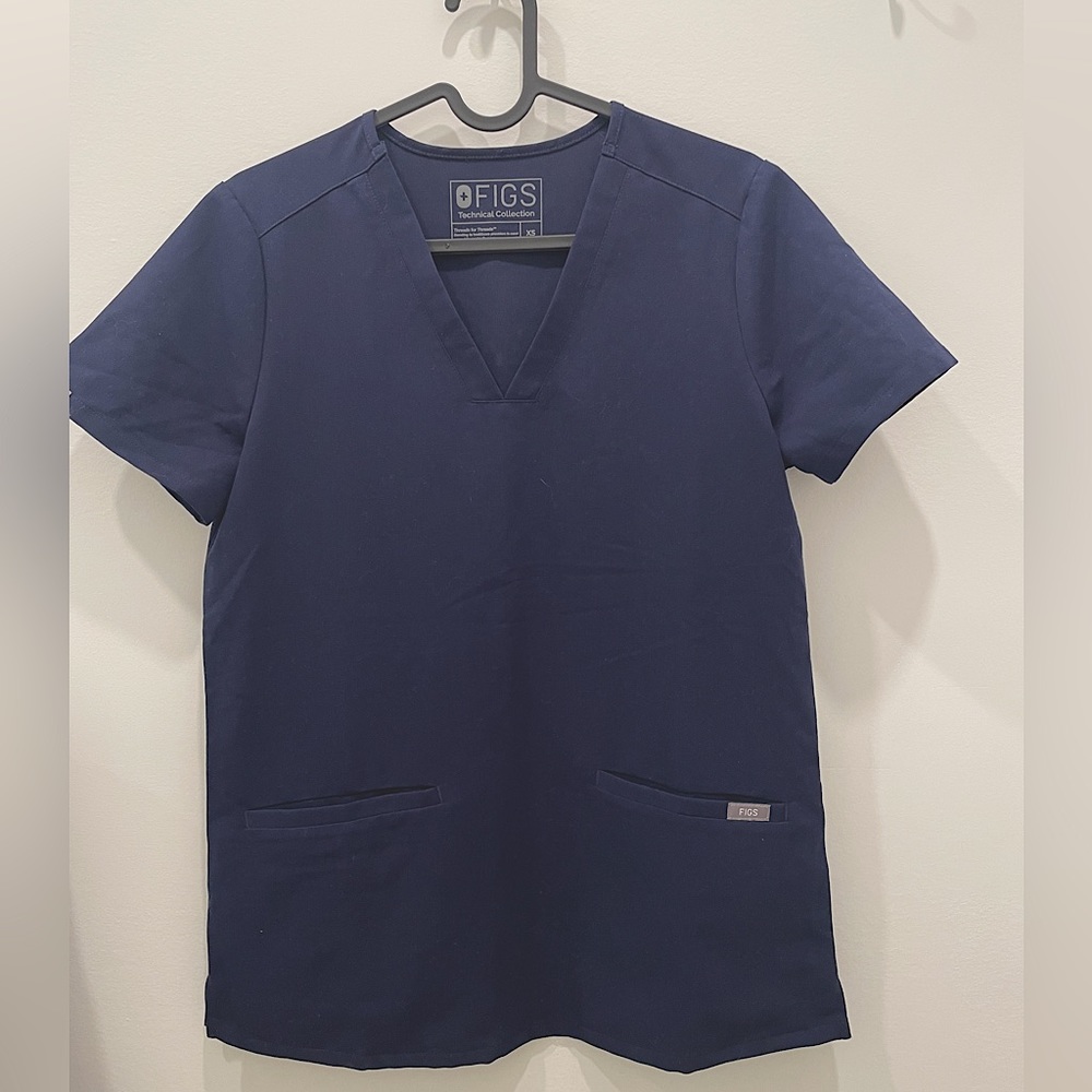 Navy Blue Figs Casma three pocket scrub top XS